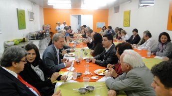 Bancos de Alimentos associados ?ede em almo?de confraterniza?.